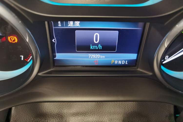 Used Buick Envision 2016 20T Two-Wheel-Drive Elite Model Odometer Close Up