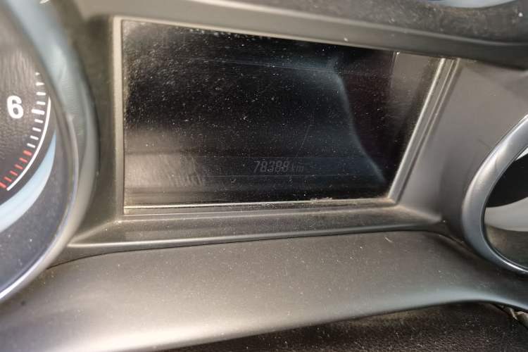 Used Buick Envision 2016 20T Two-Wheel-Drive Elite Model Odometer Close Up