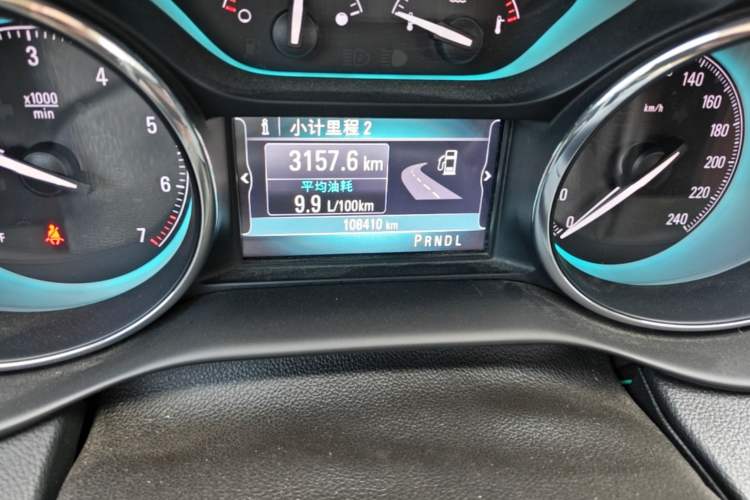 Used Buick Envision 2016 20T Two-Wheel-Drive Elite Model Odometer Close Up