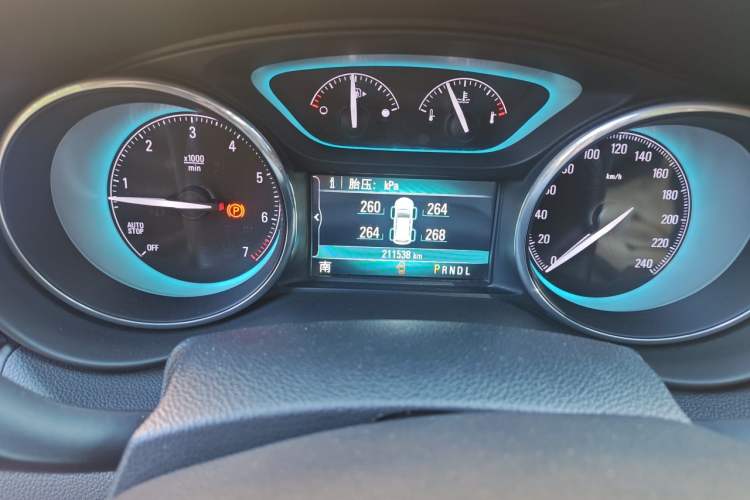 Used Buick Envision 2016 28T Four-Wheel Drive Elite Version Odometer Close Up
