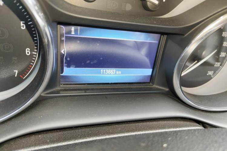 Used Buick Envision 2016 20T Two-Wheel-Drive Elite Model Odometer Close Up