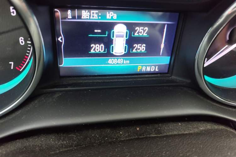 Used Buick Envision 2016 20T Two-Wheel-Drive Elite Model Odometer Close Up
