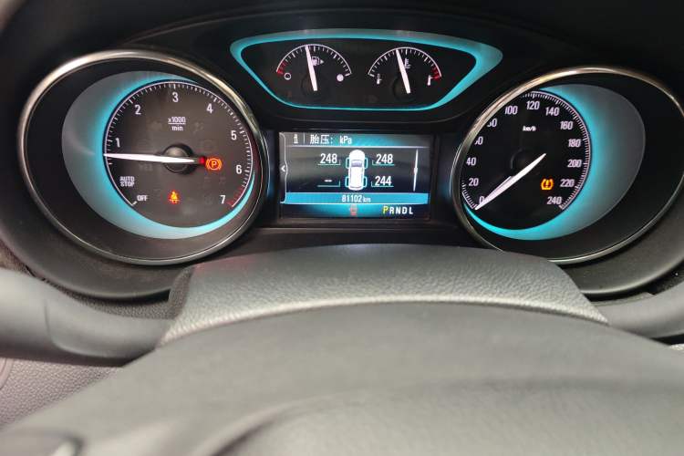 Used Buick Envision 2016 20T Two-Wheel-Drive Elite Model Odometer Close Up