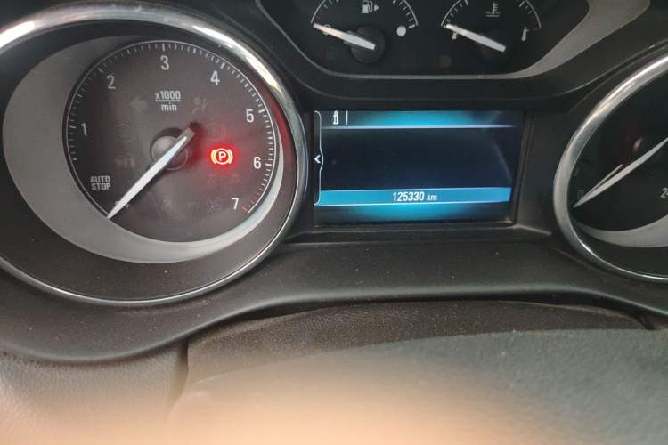 Used Buick Envision 2016 20T Two-Wheel Drive Leading Version Odometer Close Up