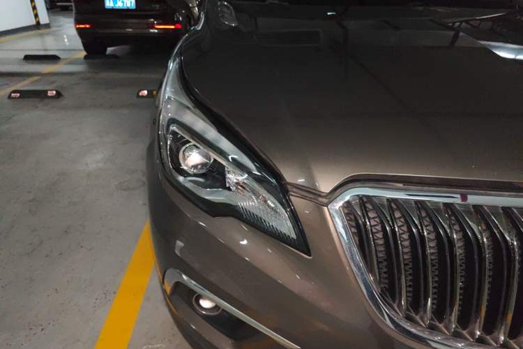 Used Buick Envision 2016 20T Two-Wheel-Drive Elite Model Right Front Headlight