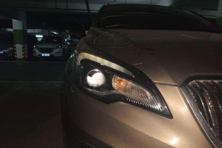 Used Buick Envision 2016 20T Two-Wheel-Drive Elite Model Right Front Headlight