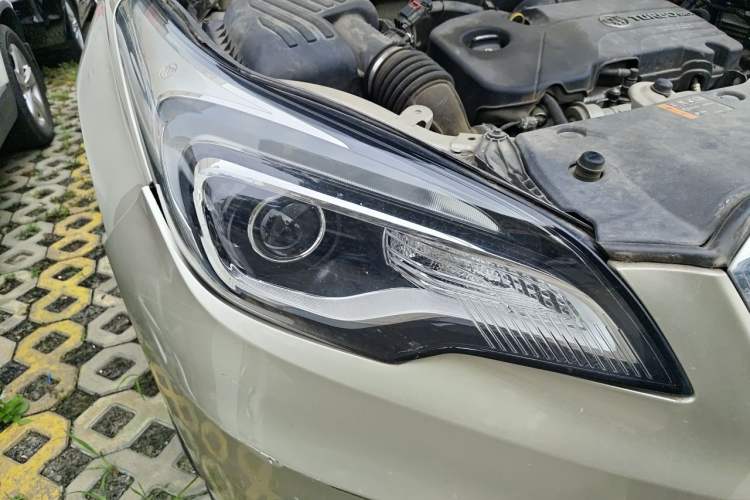 Used Buick Envision 2016 20T Two-Wheel-Drive Elite Model Right Front Headlight