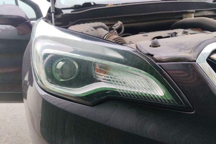Used Buick Envision 2016 28T Four-Wheel Drive Luxury Model Right Front Headlight