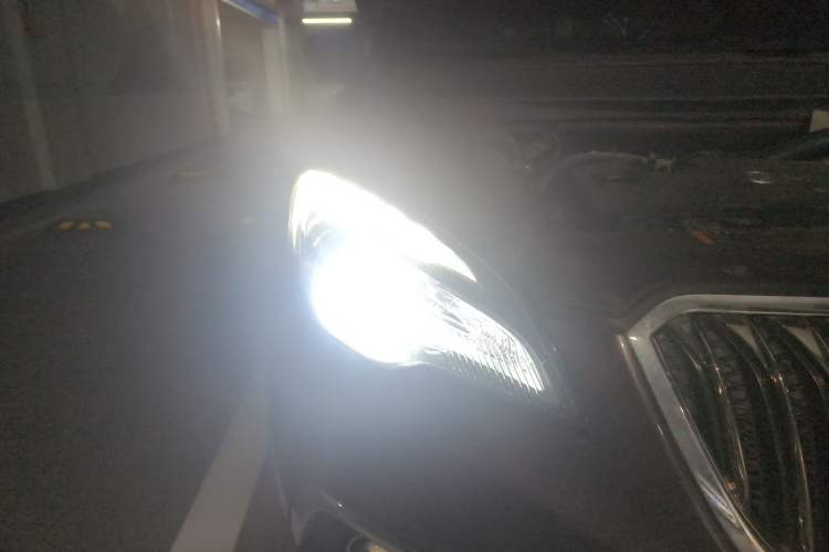 Used Buick Envision 2016 20T Two-Wheel Drive Leading Version Right Front Headlight