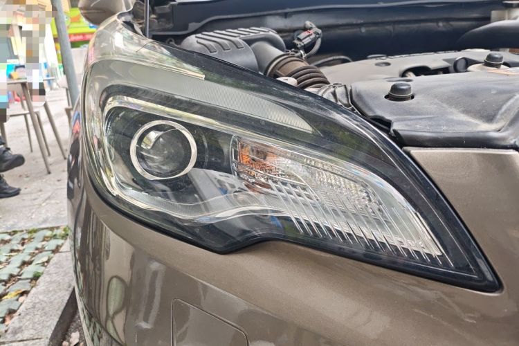 Used Buick Envision 2016 28T Four-Wheel Drive Luxury Model Right Front Headlight
