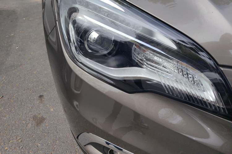 Used Buick Envision 2016 20T Two-Wheel Drive Leading Version Right Front Headlight