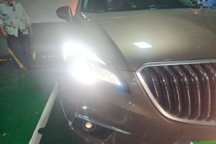 Used Buick Envision 2016 28T Four-Wheel Drive Luxury Model Right Front Headlight