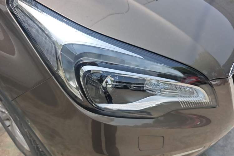Used Buick Envision 2016 28T Four-Wheel Drive Luxury Model Right Front Headlight