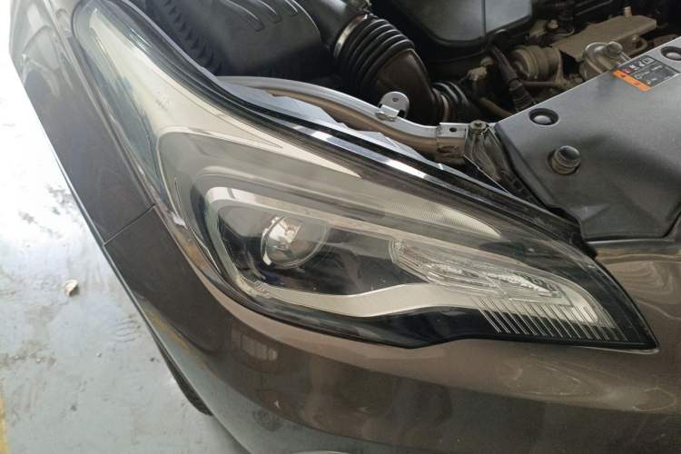 Used Buick Envision 2016 20T Two-Wheel-Drive Elite Model Right Front Headlight