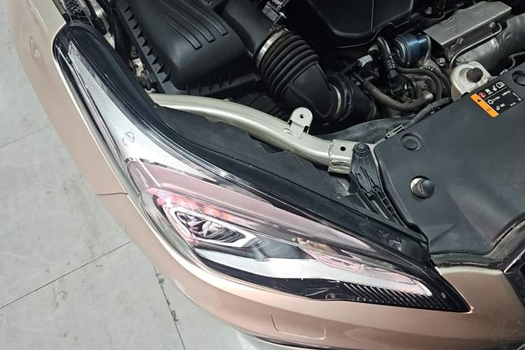 Used Buick Envision 2016 20T Four-Wheel Drive Luxury Model Right Front Headlight