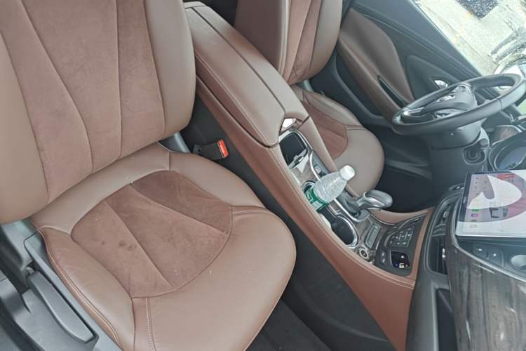 Used Buick Envision 2016 20T Two-Wheel-Drive Elite Model Right Front Seat