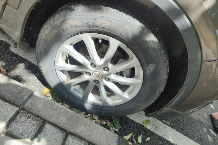 Used Buick Envision 2016 20T Two-Wheel Drive Leading Version Right Front Wheel Hub