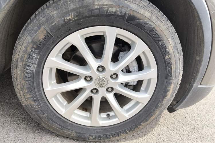 Used Buick Envision 2016 20T Two-Wheel Drive Leading Version Right Front Wheel Hub