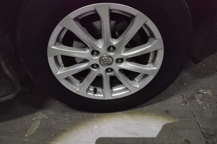 Used Buick Envision 2016 20T Four-Wheel Drive Luxury Model Right Front Wheel Hub