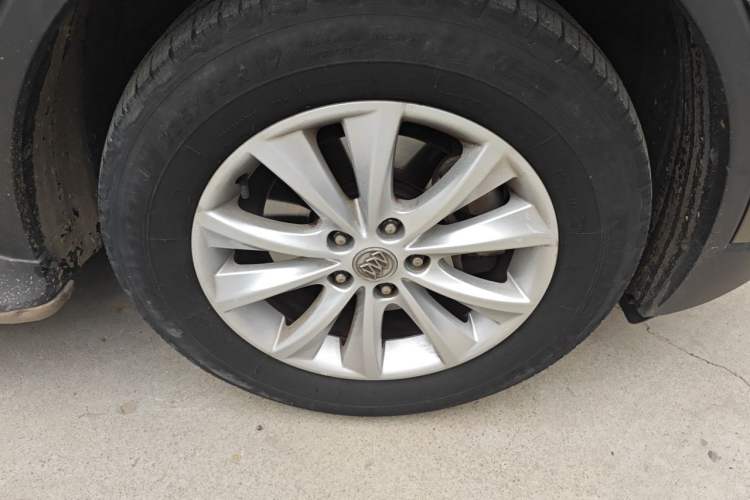Used Buick Envision 2016 28T Four-Wheel Drive Luxury Model Right Front Wheel Hub