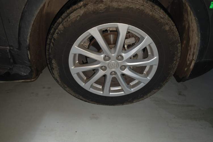 Used Buick Envision 2016 20T Two-Wheel-Drive Elite Model Right Front Wheel Hub