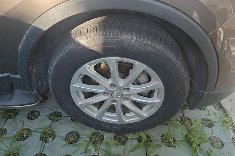 Used Buick Envision 2016 20T Two-Wheel-Drive Elite Model Right Front Wheel Hub