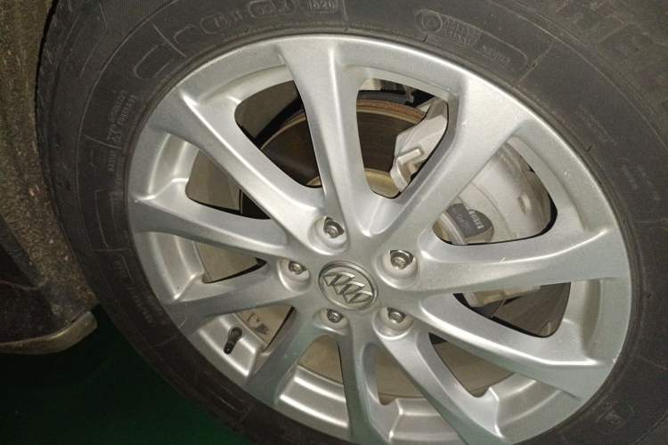 Used Buick Envision 2016 20T Two-Wheel-Drive Elite Model Right Front Wheel Hub