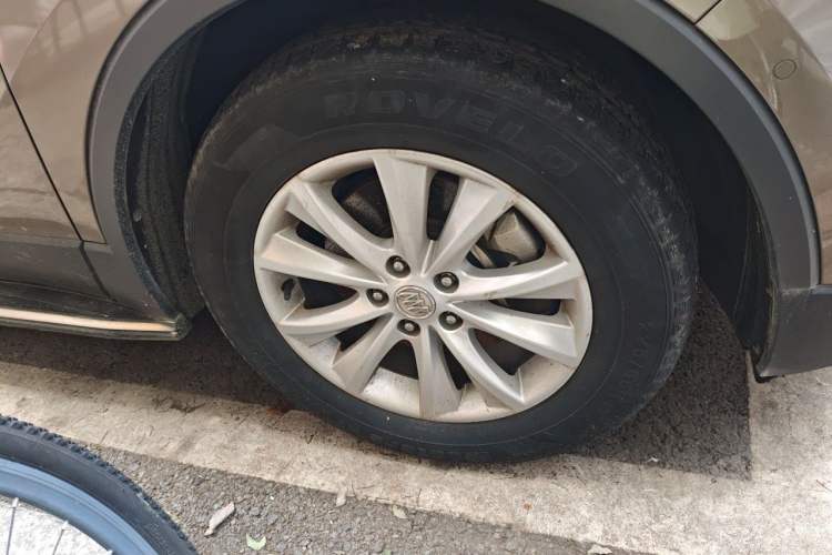Used Buick Envision 2016 28T Four-Wheel Drive Luxury Model Right Front Wheel Hub