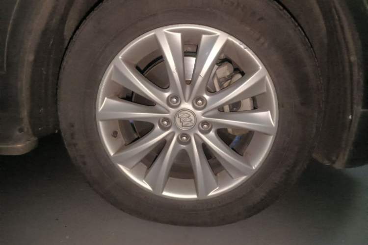 Used Buick Envision 2016 28T Four-Wheel Drive Elite Version Right Front Wheel Hub