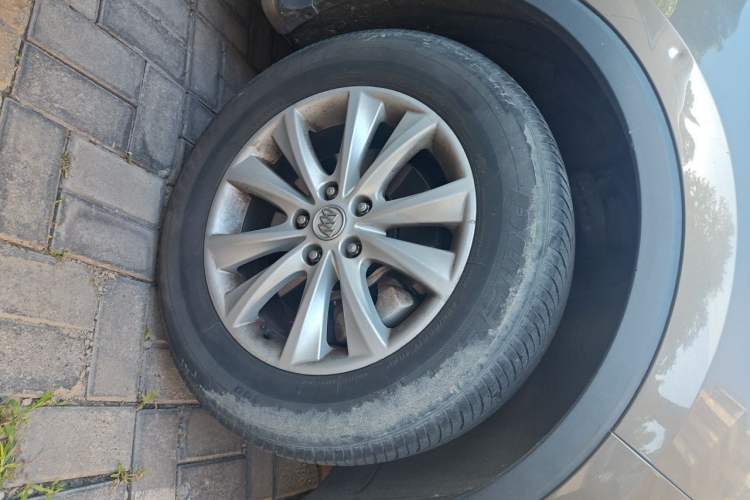 Used Buick Envision 2016 28T Four-Wheel Drive Elite Version Right Front Wheel Hub