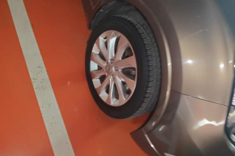 Used Buick Envision 2016 28T All-Wheel-Drive All-Terrain Sport Flagship Edition Right Front Wheel Hub