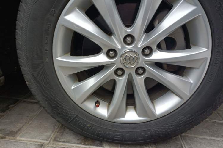 Used Buick Envision 2016 28T Four-Wheel Drive Elite Version Right Front Wheel Hub