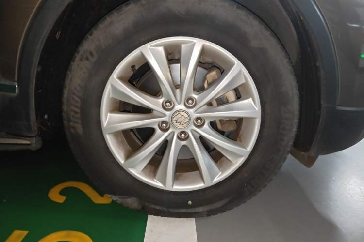Used Buick Envision 2016 28T Four-Wheel Drive Elite Version Right Front Wheel Hub