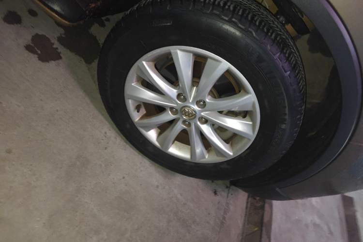 Used Buick Envision 2016 28T Four-Wheel Drive Elite Version Right Front Wheel Hub