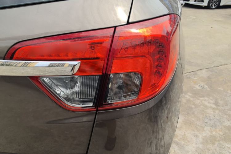 Used Buick Envision 2016 28T Four-Wheel Drive Elite Version Right Rear Taillight