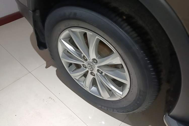 Used Buick Envision 2016 28T Four-Wheel Drive Elite Version Right Rear Wheel Hub