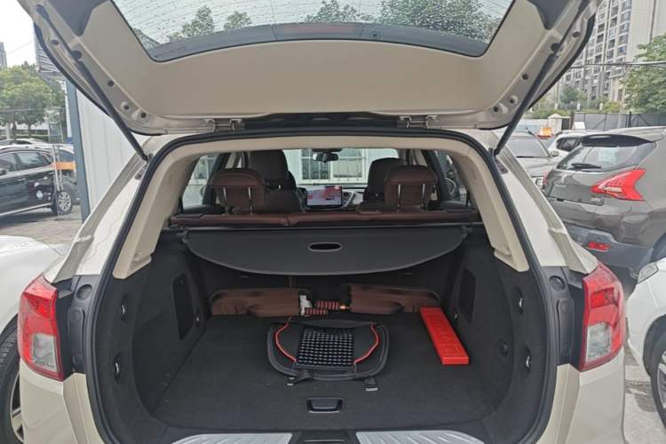 Used Buick Envision 2016 20T Two-Wheel-Drive Elite Model Trunk