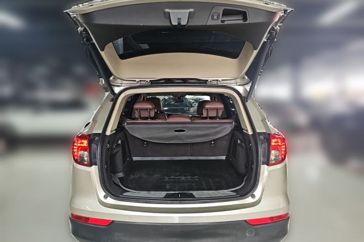 Used Buick Envision 2016 20T Four-Wheel Drive Luxury Model Trunk