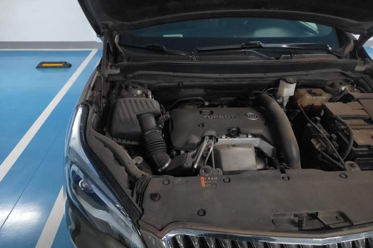 Used Buick Envision 2016 28T Four-Wheel Drive Elite Version Engine Bay Right