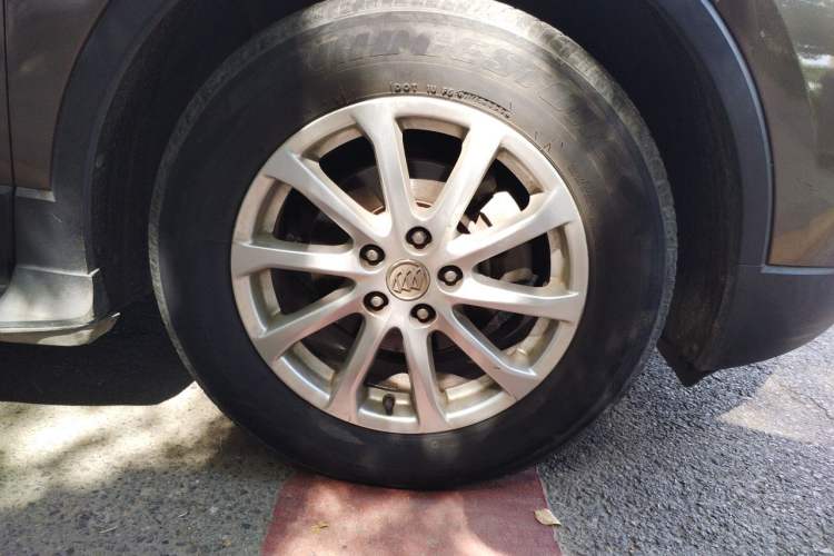Used Buick Envision 2016 20T Two-Wheel-Drive Elite Model Right Front Wheel Hub