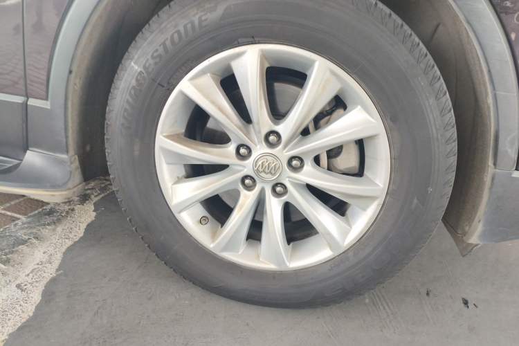 Used Buick Envision 2016 28T Four-Wheel Drive Luxury Model Right Front Wheel Hub