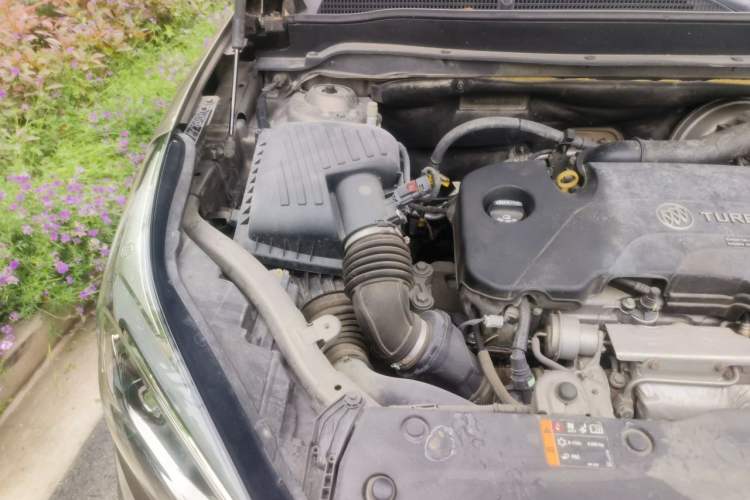 Used Buick Envision 2016 20T Two-Wheel-Drive Elite Model Engine Bay Right