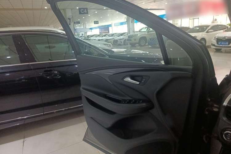 Used Buick Envision 2016 20T Two-Wheel Drive Leading Version Interior 4