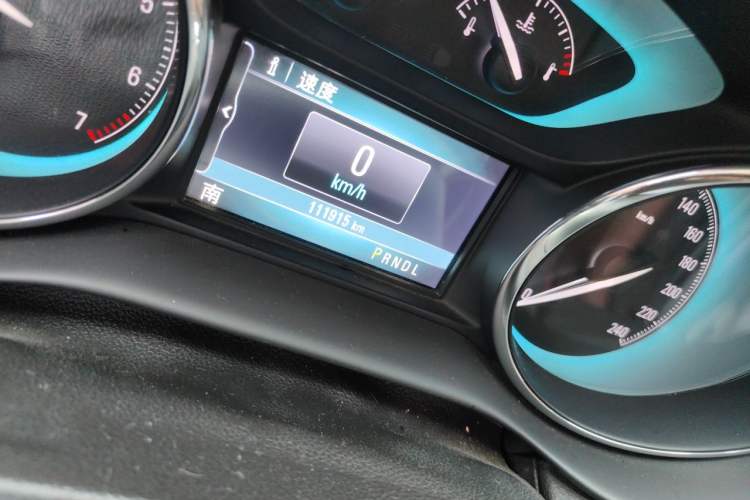 Used Buick Envision 2016 28T Four-Wheel Drive Elite Version Odometer Close Up