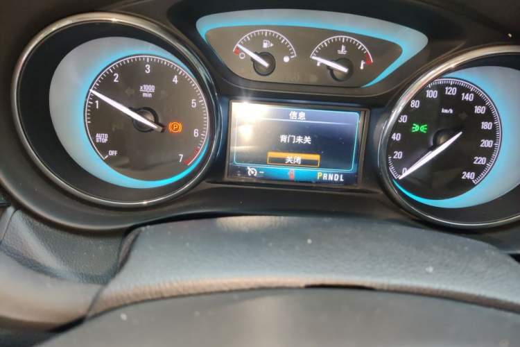 Used Buick Envision 2016 20T Two-Wheel-Drive Elite Model Odometer Close Up