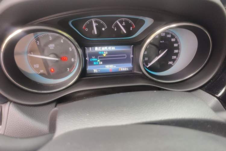Used Buick Envision 2016 20T Two-Wheel-Drive Elite Model Odometer Close Up