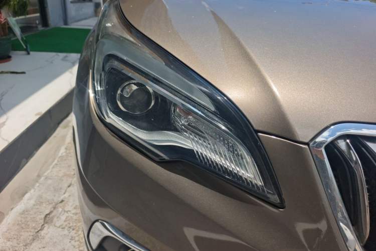 Used Buick Envision 2016 20T Two-Wheel-Drive Elite Model Right Front Headlight
