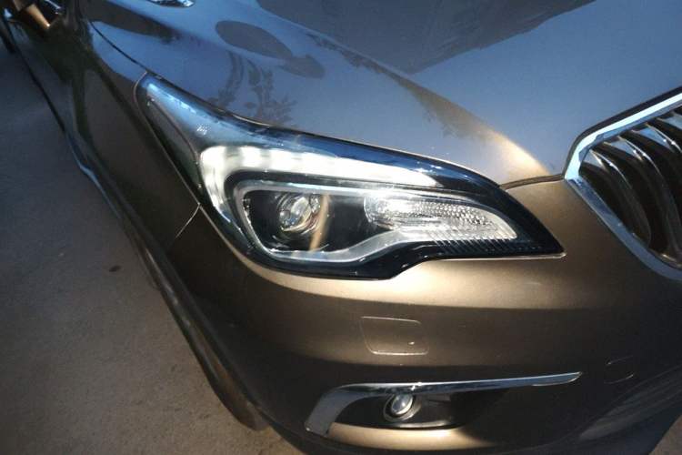 Used Buick Envision 2016 28T Four-Wheel Drive Elite Version Right Front Headlight
