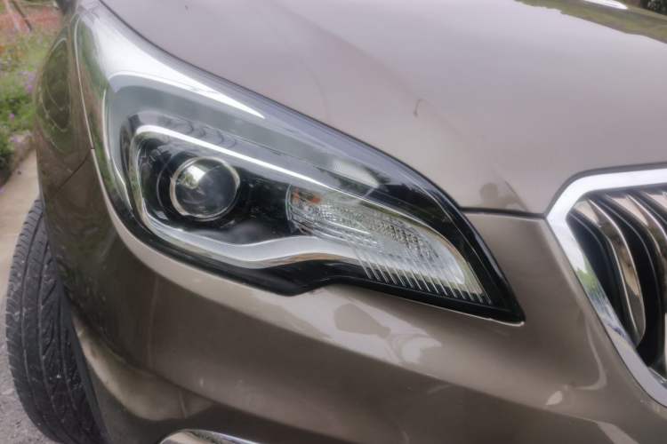 Used Buick Envision 2016 20T Two-Wheel-Drive Elite Model Right Front Headlight