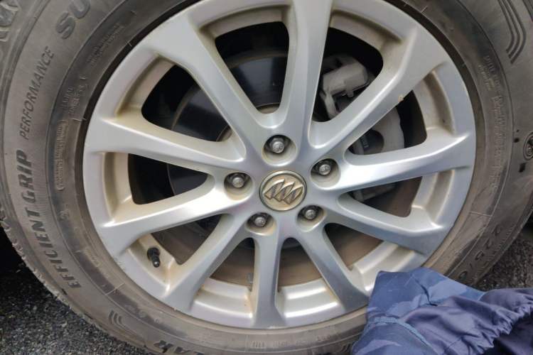 Used Buick Envision 2016 20T Two-Wheel-Drive Elite Model Right Front Wheel Hub